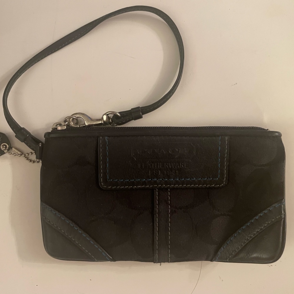 Coach Black Classic Medium Logo Wristlet EUC